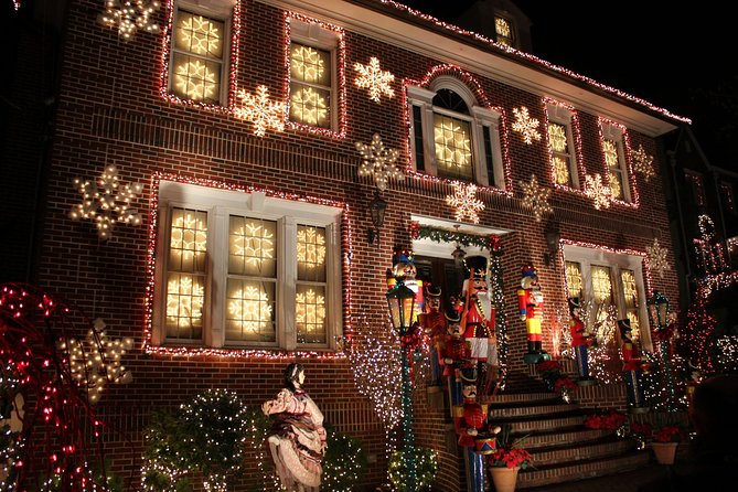 Dyker Heights Brooklyn Christmas Lights Tour - The practical issues that can affect your night