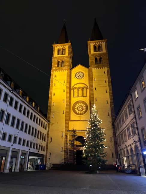 Enjoyable Advent tour: champagne, cookies & mulled wine in Würzburg - Walking Würzburg with cookies and gingerbread
