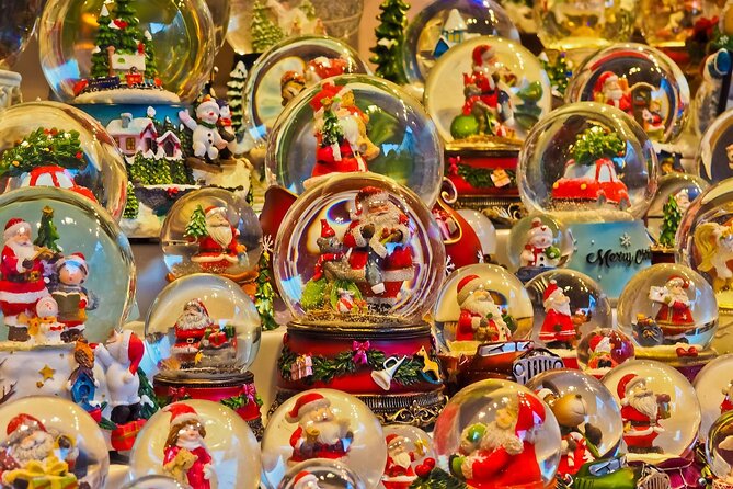 Frankfurt Christmas Market Private Walking Tour With A Professional Guide - Alte Nikolaikirche and the old city setting