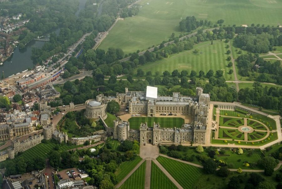 From London: Christmas Day Trip to Windsor, Oxford & Avebury - Why this Christmas Day trip works