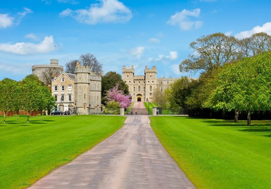 From London: Christmas Day Trip to Windsor, Oxford & Avebury - Oxford’s colleges, cobbles, and old stories