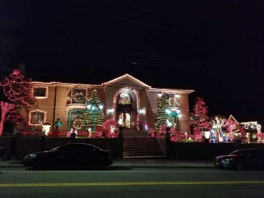 From Manhattan: 4-Hour Brooklyn Christmas Magic Tour - What to bring and what to leave behind