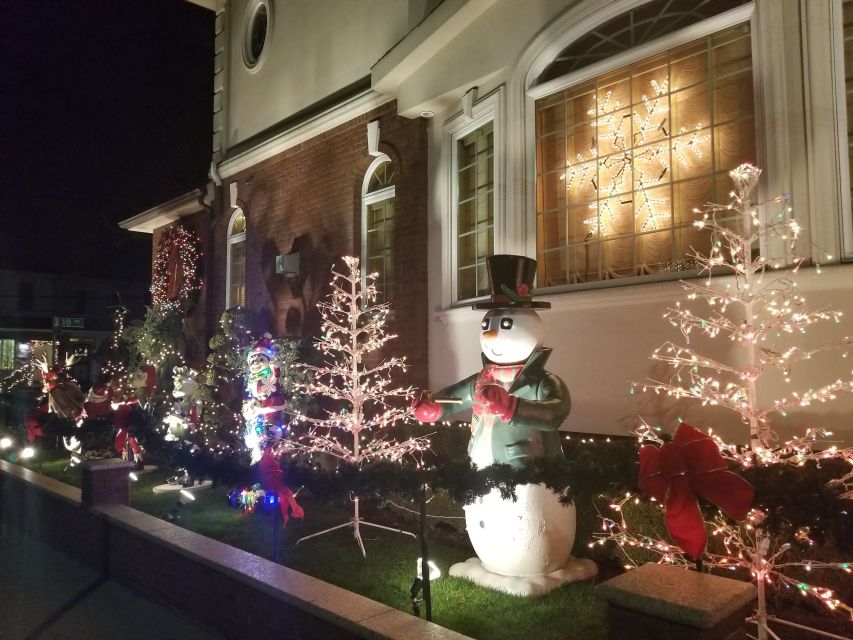 From Manhattan: 4-Hour Brooklyn Christmas Magic Tour - Guides, languages, and the group experience