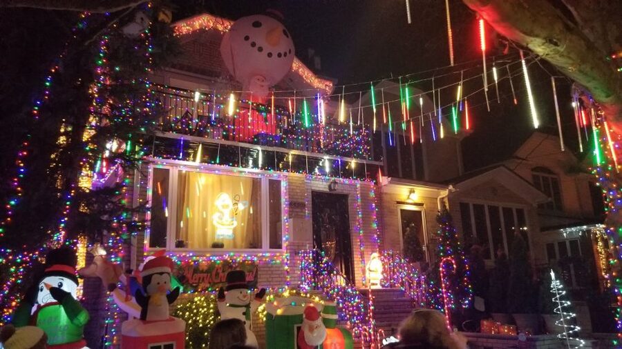 From Manhattan: 4-Hour Brooklyn Christmas Magic Tour - What $54 gets you
