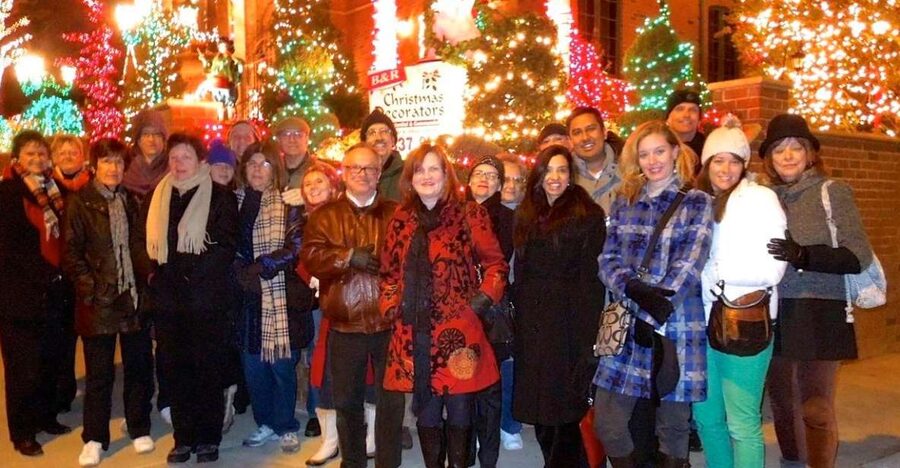 From Manhattan: 4-Hour Christmas Lights Luxury Bus Tour - The Main Event: One Hour in Dyker Heights