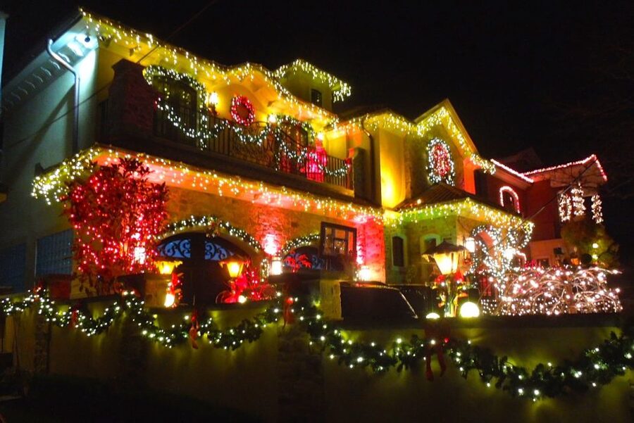 From Manhattan: 4-Hour Christmas Lights Luxury Bus Tour - Is the $95 Price Good Value?