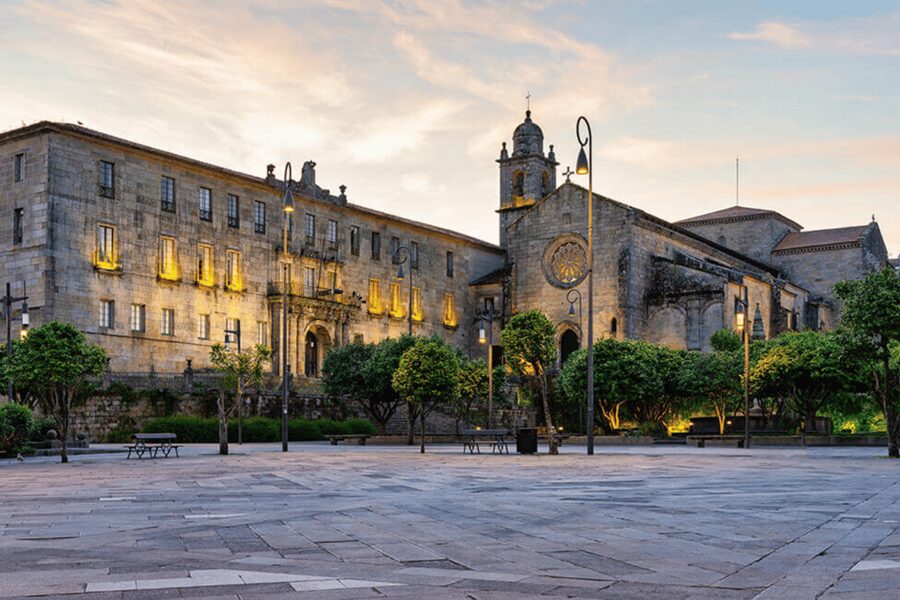 From Santiago: Christmas Lights of Vigo And Pontevedra - Who will enjoy this day most