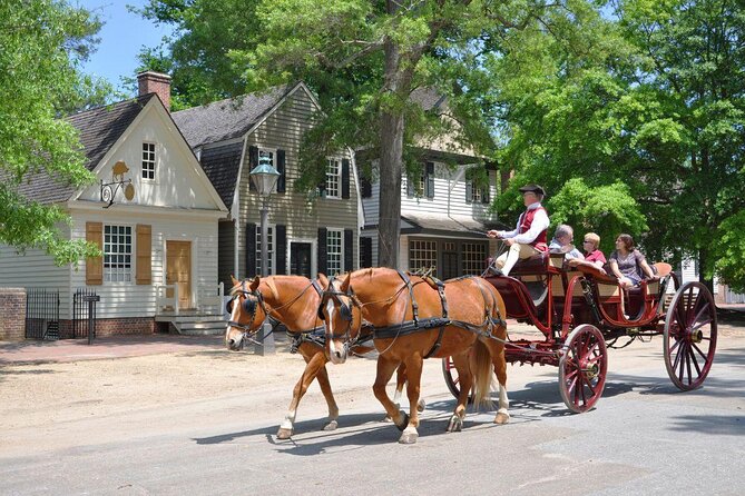 Guided Colonial Christmas Tour in Williamsburg - A candlelit start on Blair Street