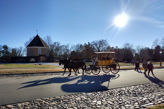 Guided Colonial Christmas Tour in Williamsburg - Pirates, colonists, and less expected holiday details