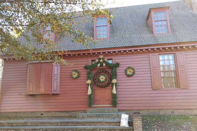 Guided Colonial Christmas Tour in Williamsburg - A $25 walk and what you receive