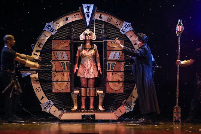Hamners' All-American New Year's Eve Celebration in Branson - Contests, party favors, and the midnight laser show