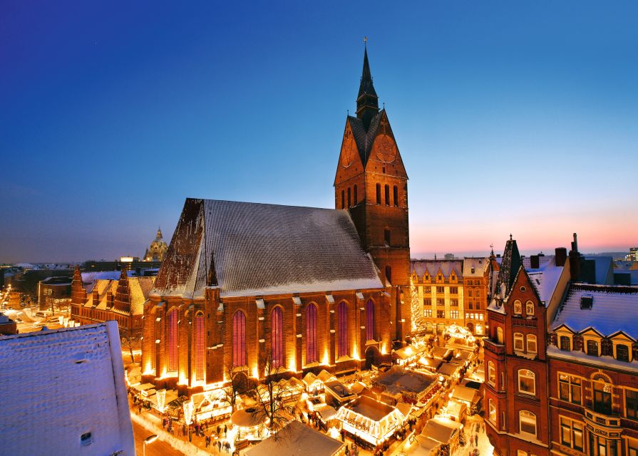 Hannover: Christmas Time Walking Tour - Holzmarkt and the included hot drink