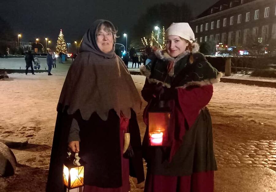 Historic Christmas tour of Lübeck - Starting beneath Lübeck’s Holsten Gate