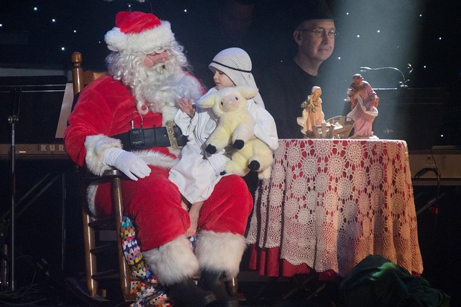 Hughes Brothers Christmas Show in Branson - The instruments and performers worth watching