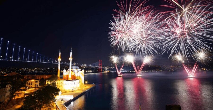 Istanbul: New Year's Eve Bosphorus Cruise Dinner & Party2027 - Key points to know before booking