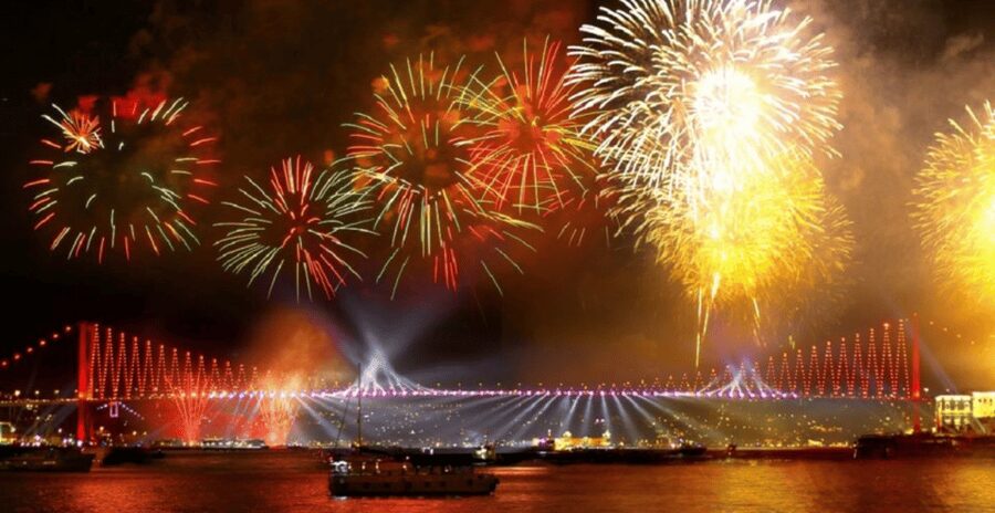 Istanbul: New Year's Eve Bosphorus Cruise Dinner & Party2027 - Who should book this cruise?