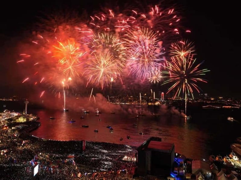 Istanbul: New Year's Eve Bosphorus Cruise Dinner & Party2027 - What you see from the European and Asian shores