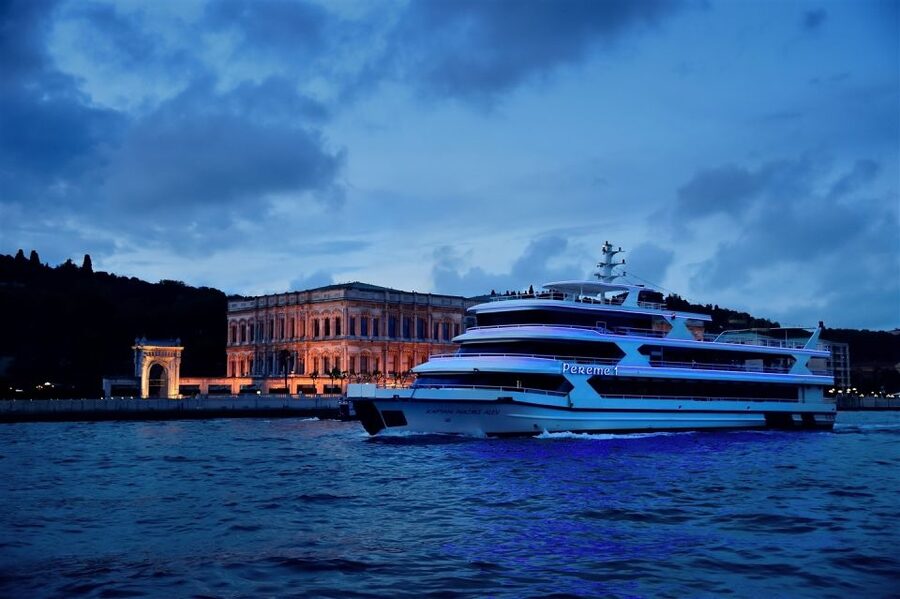 Istanbul: New Year's Eve Cruise Between Two Continents - Istanbul’s New Year party on the Bosphorus