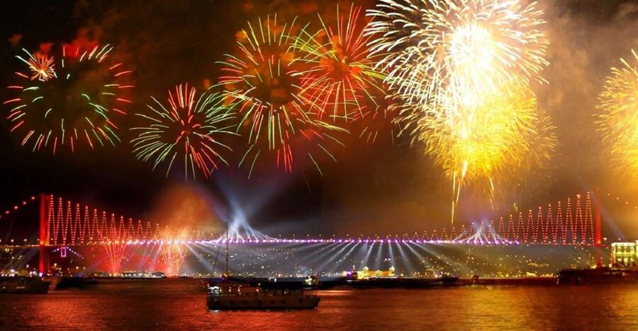 Istanbul: New Year's Eve Cruise Between Two Continents - What the five-hour evening looks like