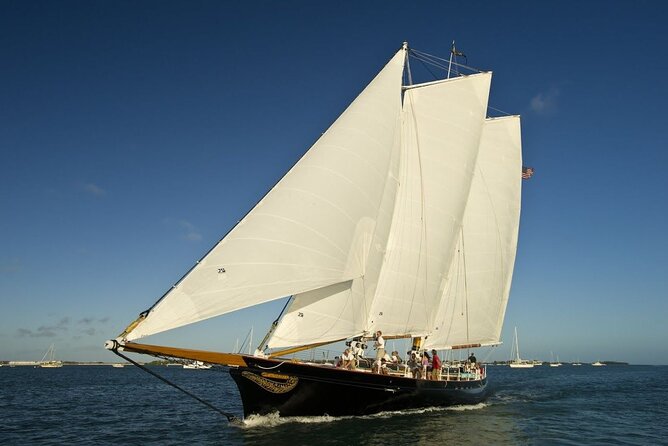Key West Christmas Cruise with Live Band and Drinks - Sailing around Key West for 90 minutes