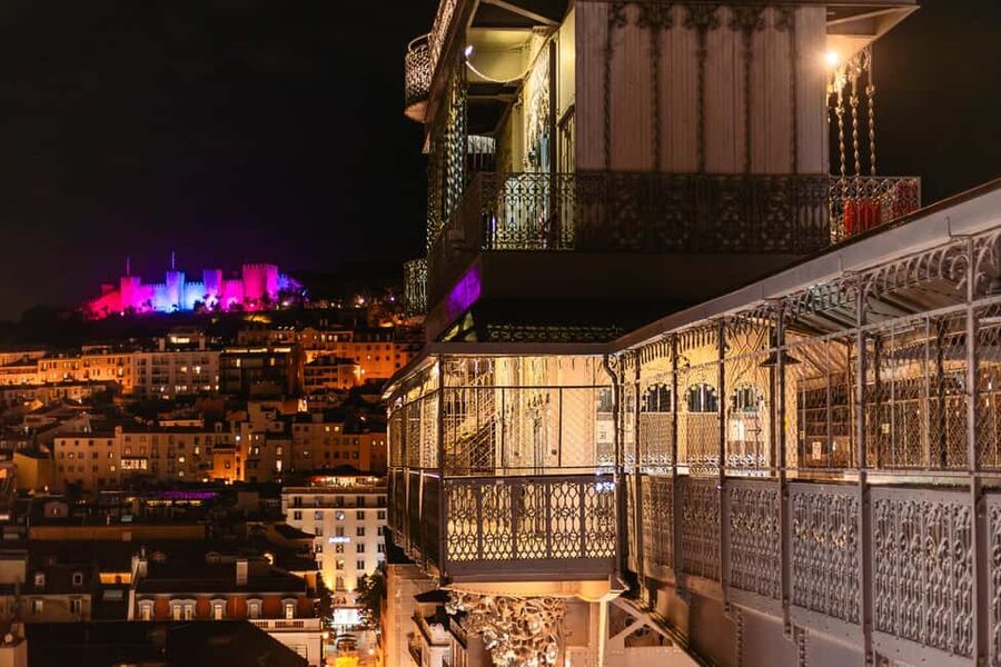 Lisbon: Christmas Flexible Walking Tour - Largo do Carmo and the ruined convent