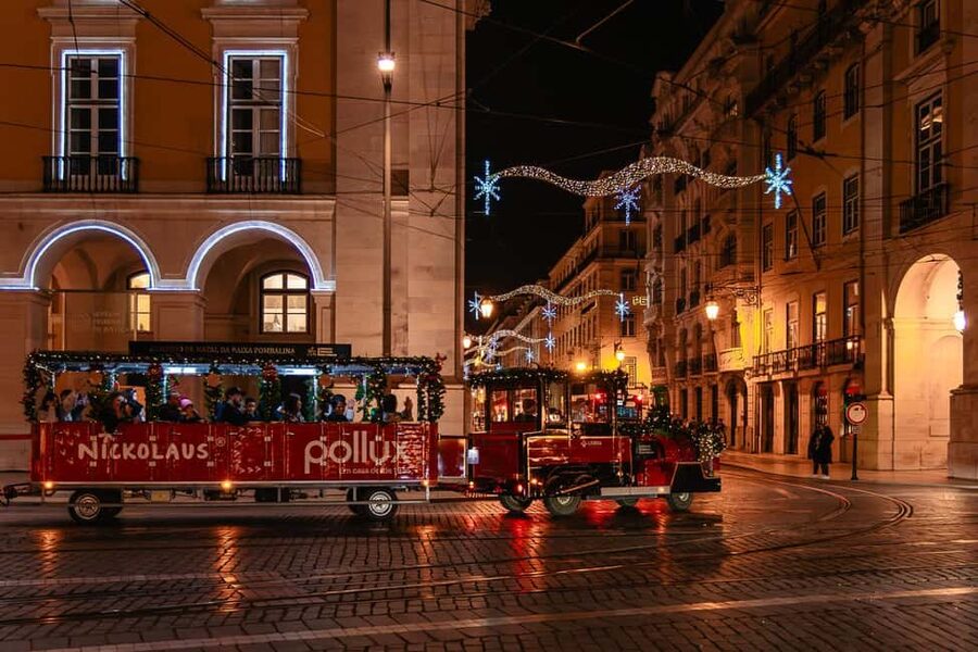 Lisbon: Christmas Flexible Walking Tour - What the Walkbox app adds