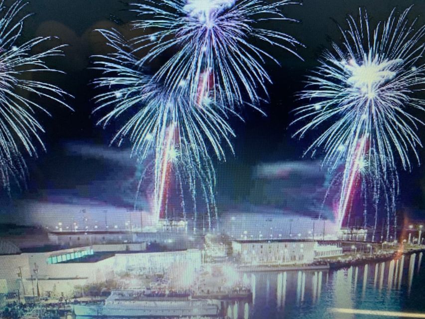 Lisbon: New Year's Eve Fireworks Sail Boat Tour - Stopping near Commerce Square for the main event