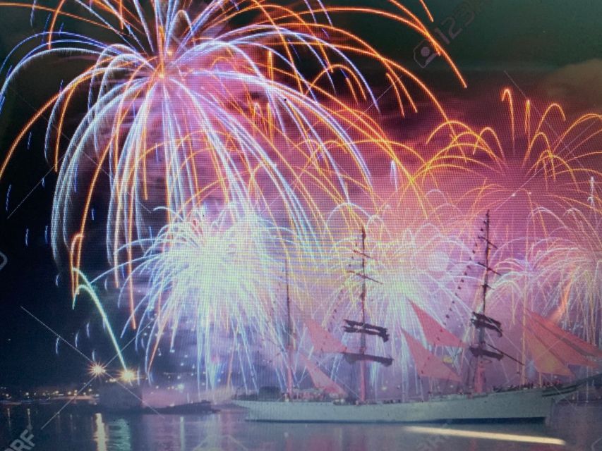 Lisbon: New Year's Eve Fireworks Sail Boat Tour - The 11 PM departure and the first river views