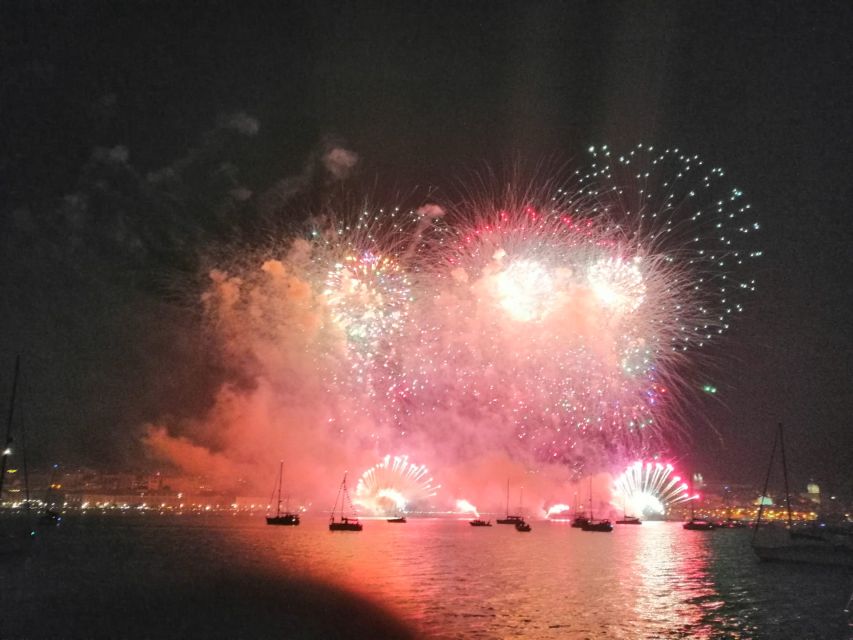 Lisbon: New Year's Eve Tagus River Cruise with Open Bar - The open bar, and what it really includes