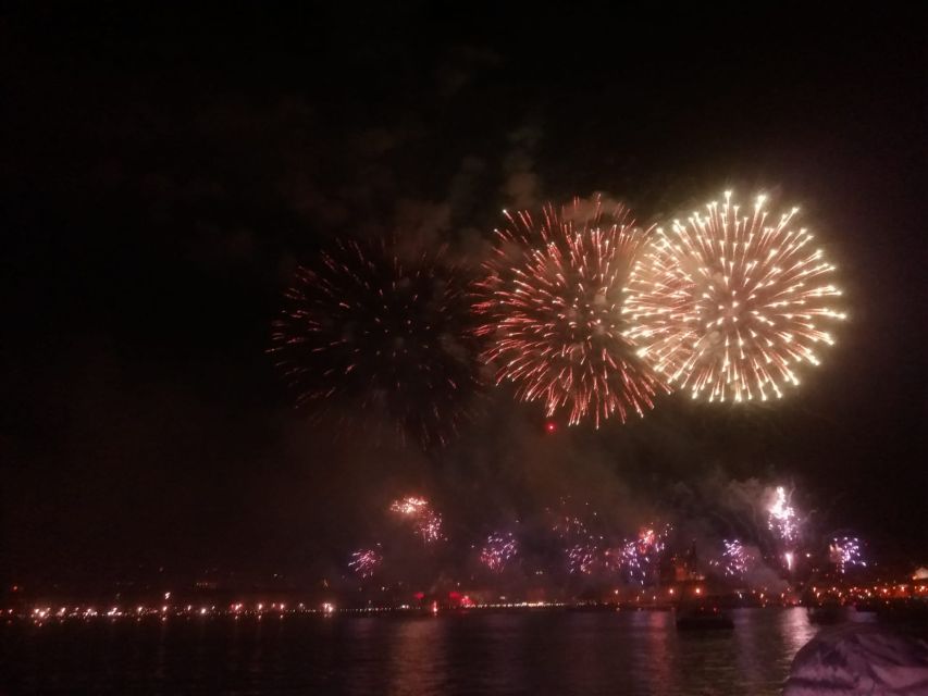 Lisbon: New Year's Eve Tagus River Cruise with Open Bar - Is $235 a fair price?