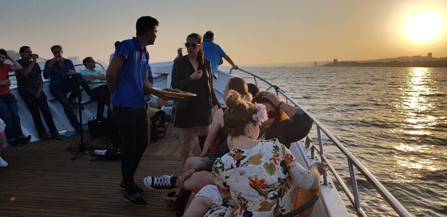 Lisbon: New Year's Eve Tagus River Cruise with Open Bar - Booking details worth knowing