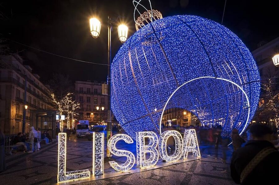 Lisbon: Private Christmas Lights Tour by Eco Tuk Tuk - What the electric tuk tuk changes