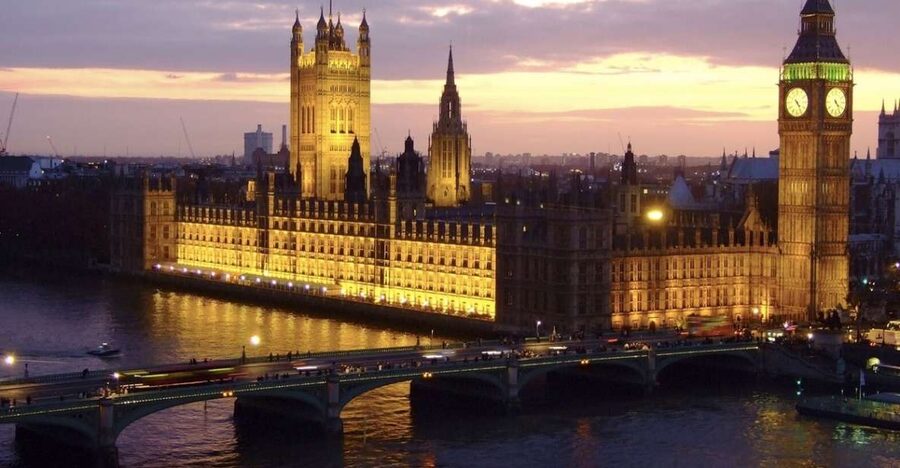 London: Christmas Eve City Tour with Dinner & Midnight Mass - Why the timing matters more than it first appears