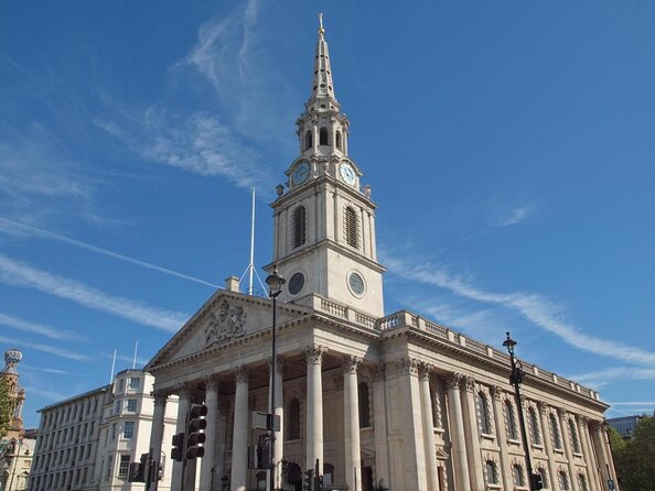 London Christmas Eve With 3 Course Dinner and Midnight Mass - Trafalgar Square and Midnight Mass