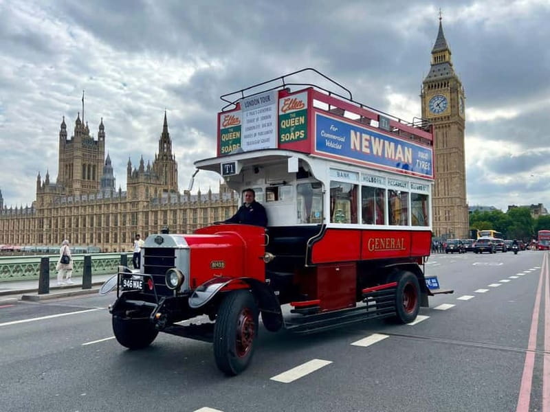 London: Christmas Lights & Bites Tour - Starting by the Thames at Embankment