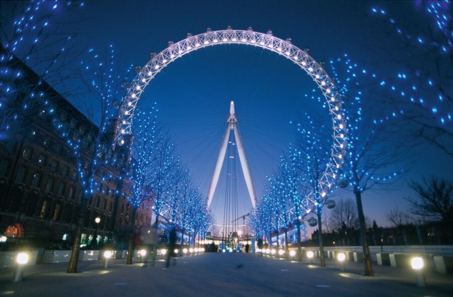 London: Christmas Lights Bus Tour With Live Guide - Trafalgar Square, Piccadilly Circus, and the Strand