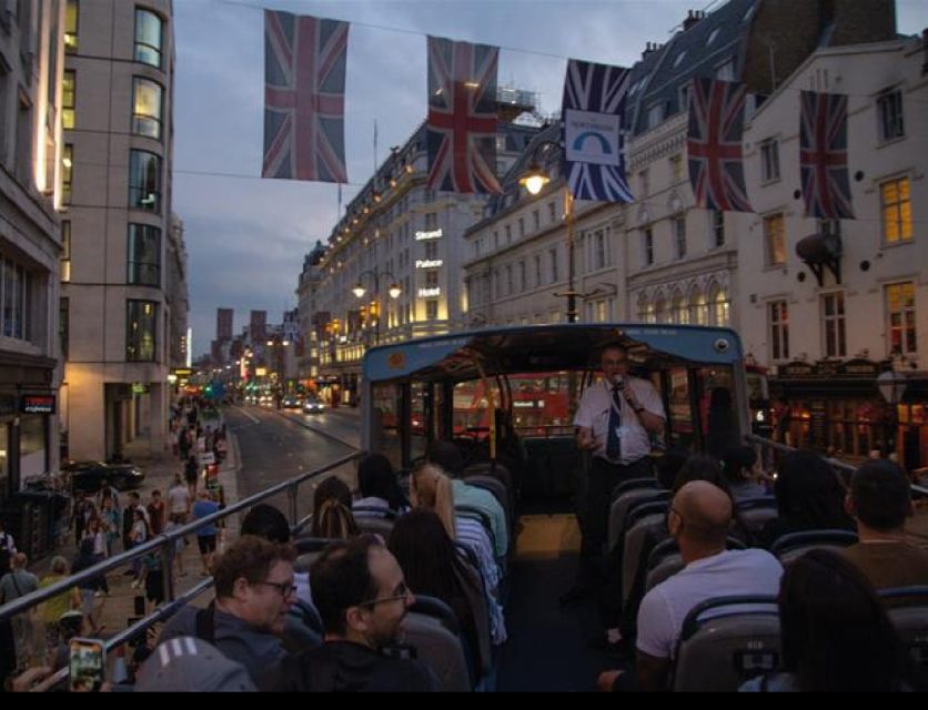 London: Christmas Lights Bus Tour With Live Guide - Why the live guide matters