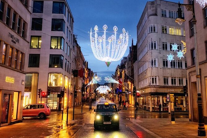 London Christmas Lights Guided Tour by Cab - Oxford Street and Regent Street: the big festive show