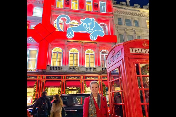 London Christmas Lights Guided Tour by Cab - Trafalgar Square and the Norwegian Christmas tree