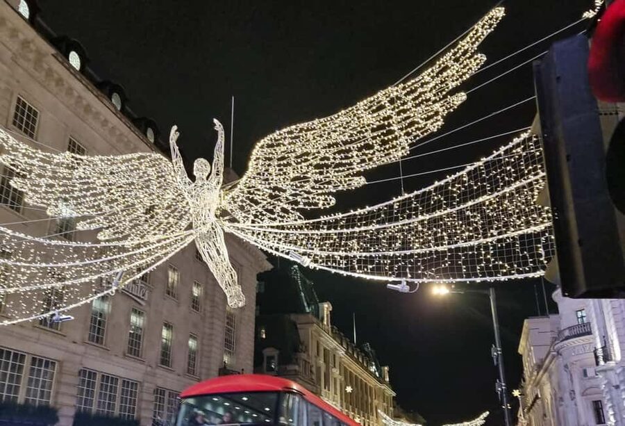 London: Christmas Lights Guided Walking Tour Small Group - Key points at a glance