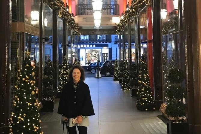 London Christmas Lights Private Tour by Traditional Black Cab - What the price means for a group of six