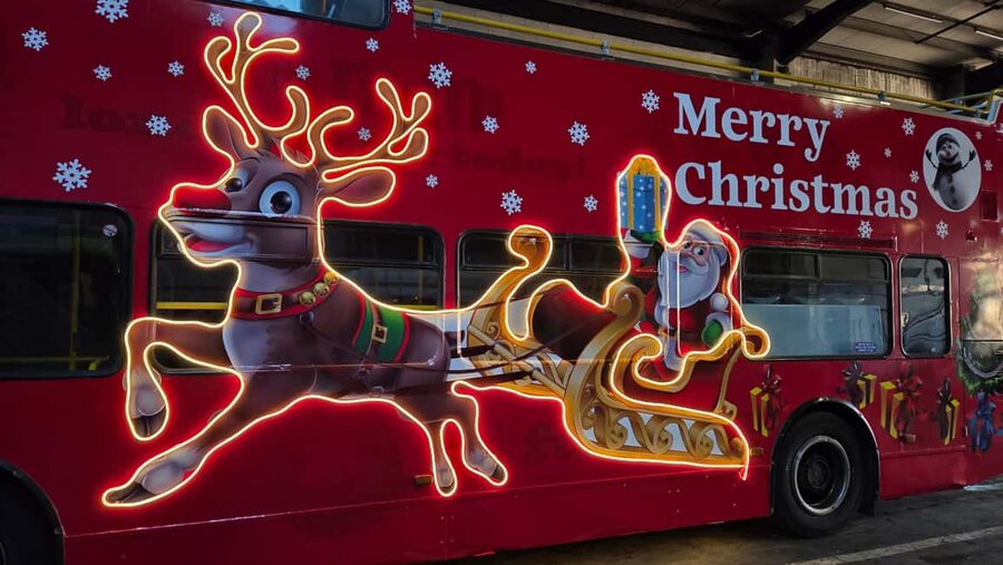 London: Christmas Lights Santa Sleigh Open-Top Tour - Along the Strand to Trafalgar Square