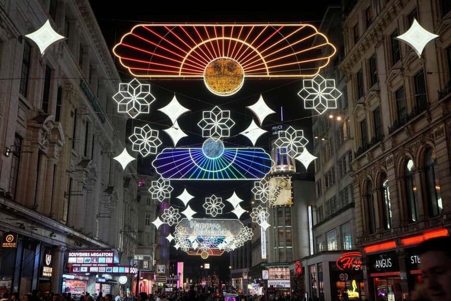 London: Christmas Lights Tour by Vintage Bus - Is $48 good value for this London Christmas tour?