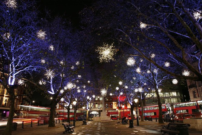 London Christmas Lights Tour by Vintage Double-Decker Bus - Oxford Street and the Christmas shopping crowds