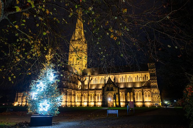 London: Christmas Market Tours in Salisbury and Winchester - Winchester beside King Alfred’s statue