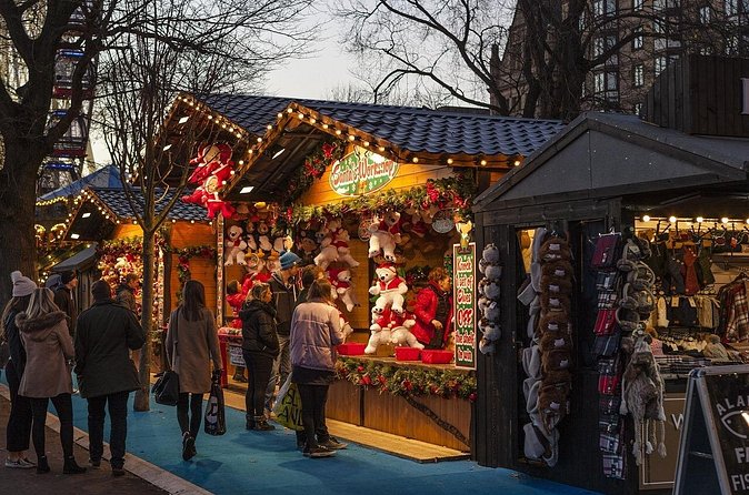 London: Christmas Market Tours in Salisbury and Winchester - Cathedral time versus Christmas shopping