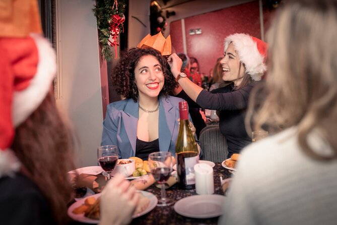 London: Christmas Party Dinner Cruise - A Christmas party with London as the backdrop
