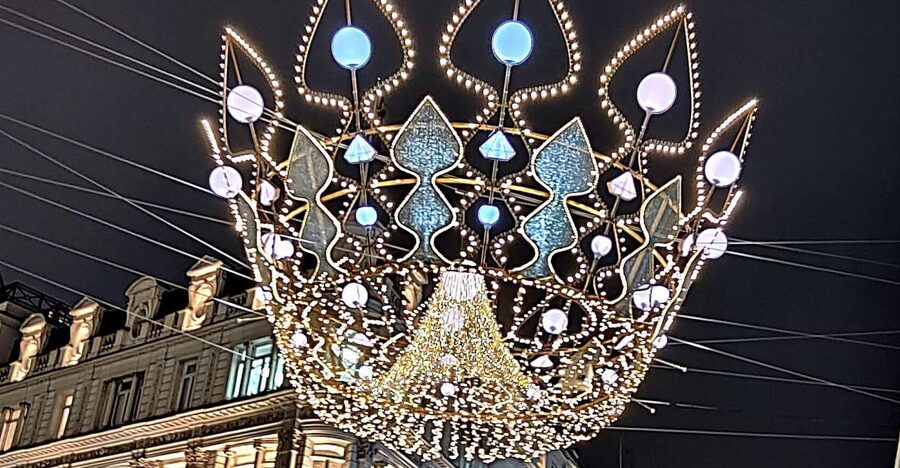 London Christmas Sparkle Walking Tour Small Group - Why London’s Christmas lights work so well on foot