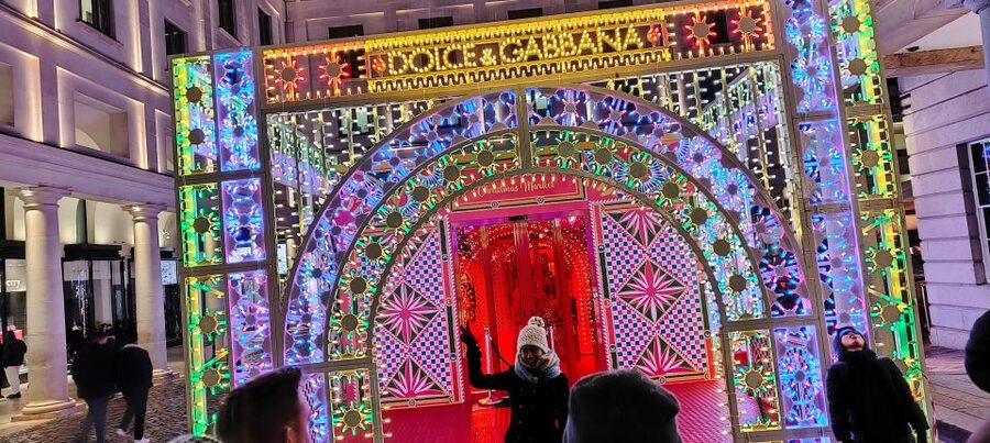 London Christmas Sparkle Walking Tour Small Group - Markets, arcades, and the city’s smaller details