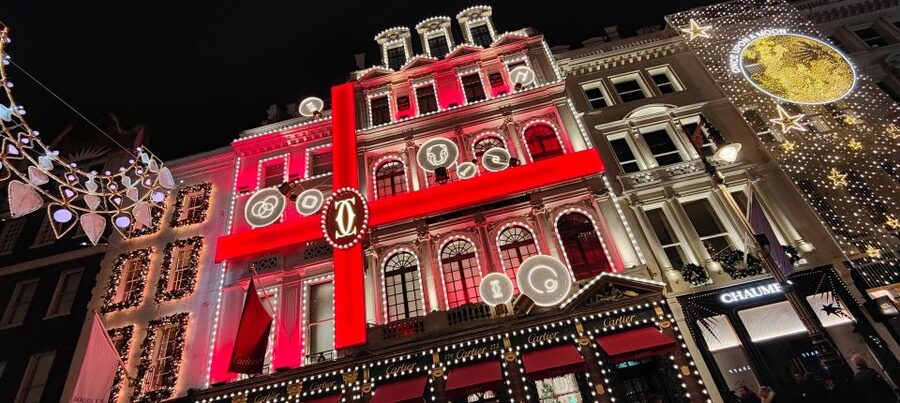 London Christmas Sparkle Walking Tour Small Group - Trafalgar Square and a quieter church stop